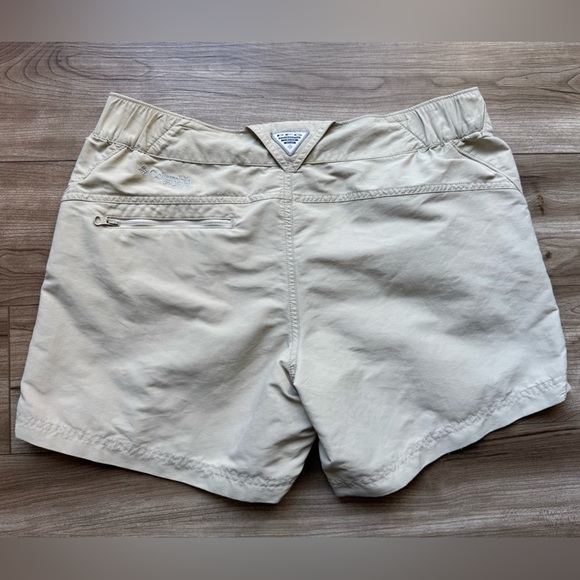 Columbia PFG Shorts Omni Shade Women's Sz Medium Outdoor Casual Tan - Picture 9 of 9